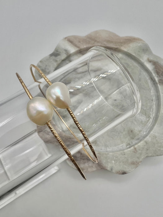 Hammered Pearl Bangle | Bracelet