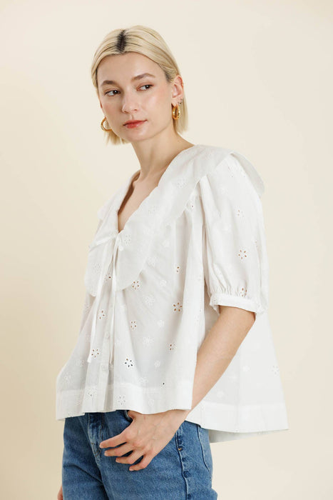 AT2119 - SCALLOP COLLAR BLOUSE