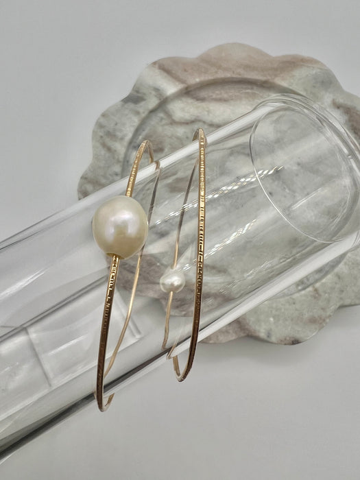 Hammered Pearl Bangle | Bracelet