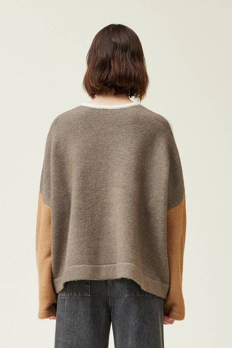 COLOR BLOCK PULLOVER
