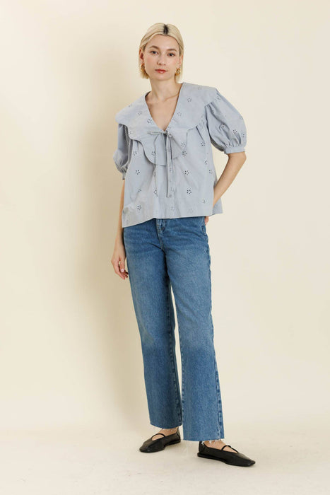 AT2119 - SCALLOP COLLAR BLOUSE