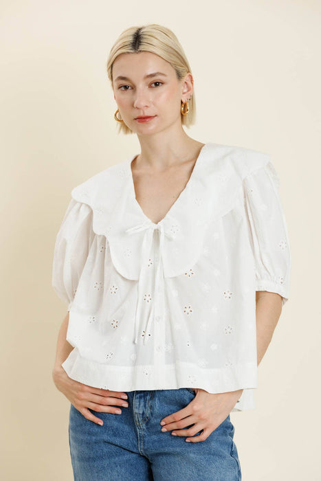 AT2119 - SCALLOP COLLAR BLOUSE