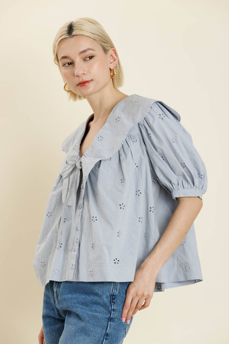 AT2119 - SCALLOP COLLAR BLOUSE