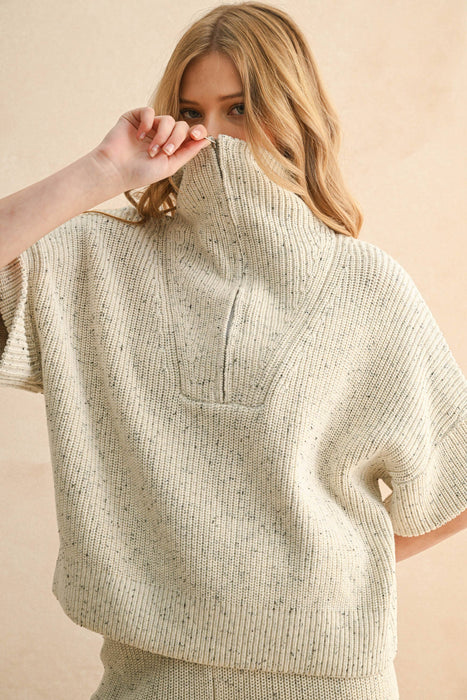 HALF ZIP SHORT SLEEVE KNITTED TOP