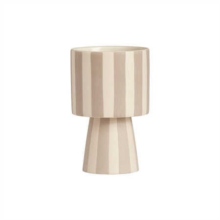Toppu Caly colored pot with vertical stripes in a lighter and darker shade of clay.